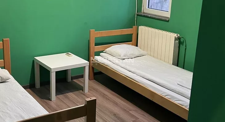 Šestoiposoban stan | 4zida