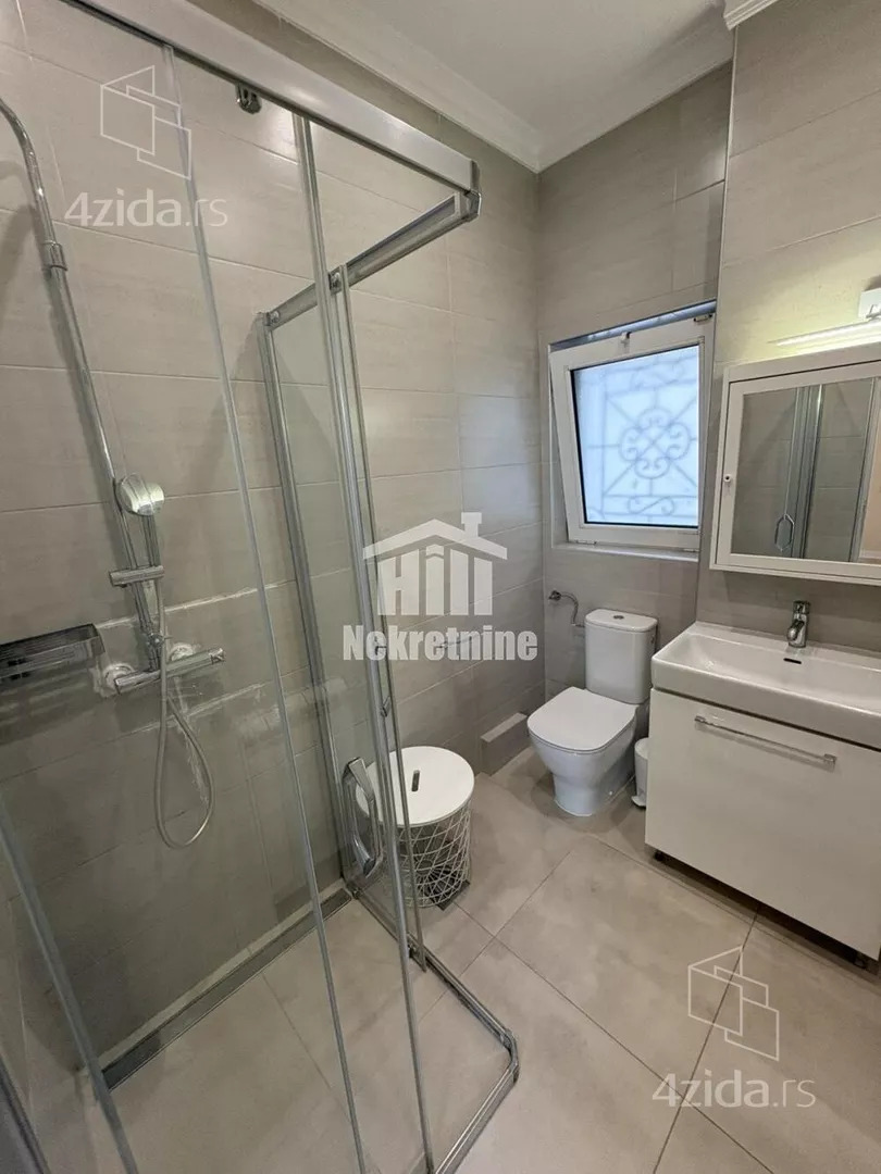 Šestoiposoban stan | 4zida