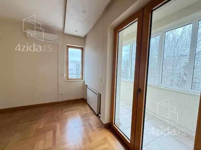 Šestosoban stan | 4zida