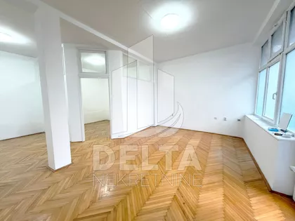 Crveni Pevac | 4zida.rs