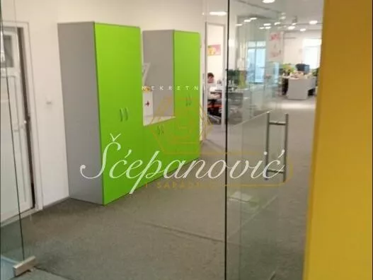 Poslovna zgrada | 4zida