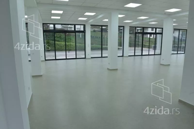 Poslovna zgrada | 4zida