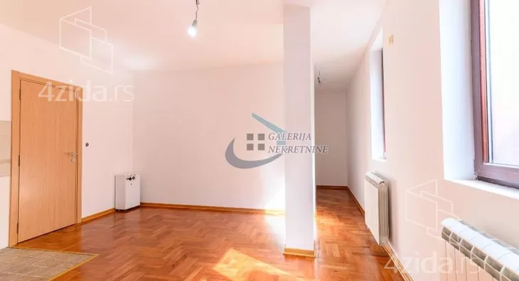 Šestosoban stan | 4zida