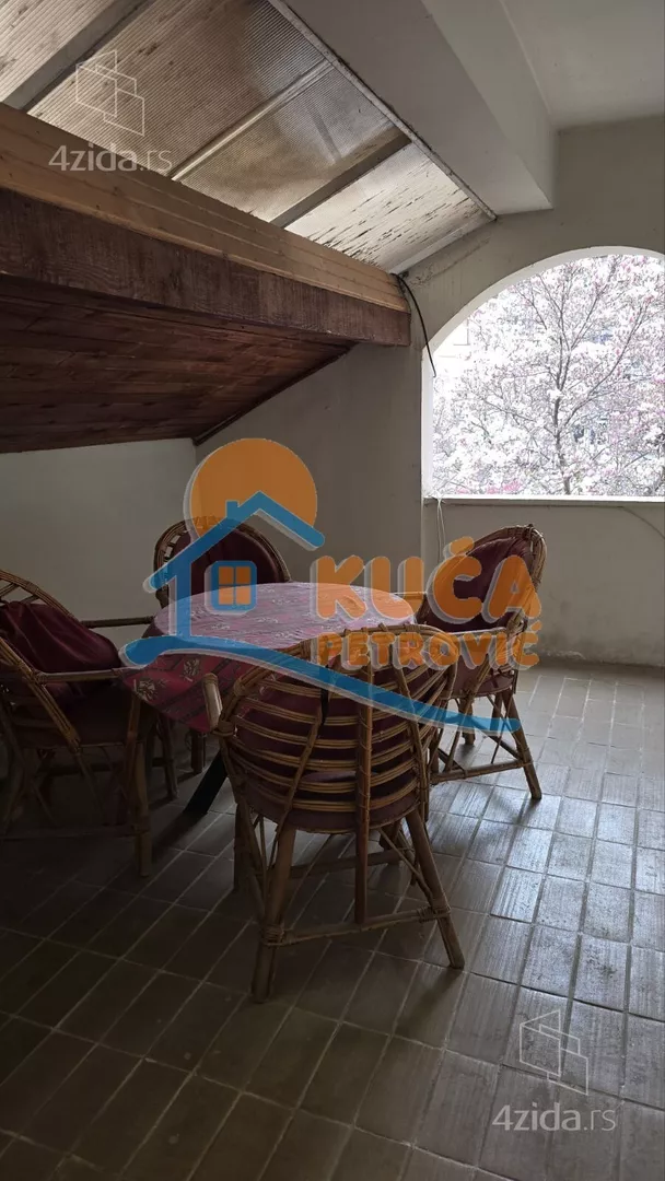 Troiposoban stan | 4zida