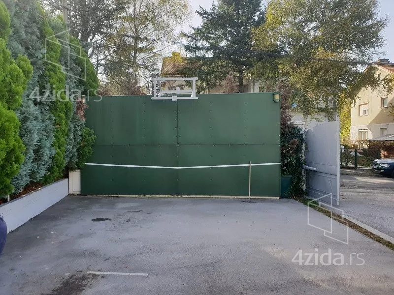 Sedmosoban stan | 4zida