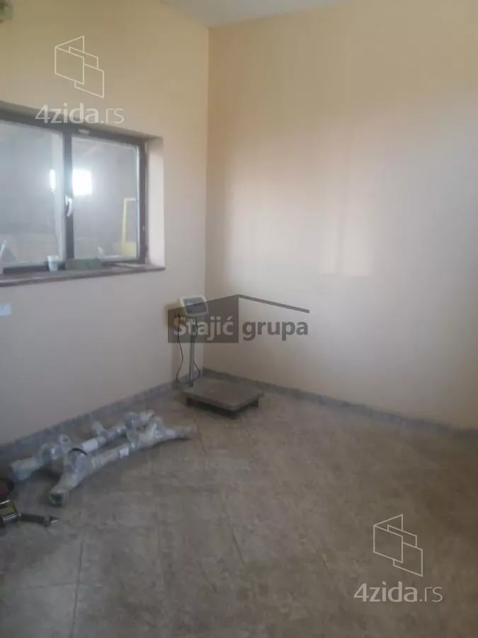 Poslovna zgrada | 4zida