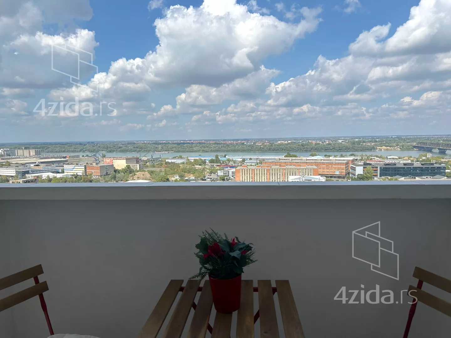 Četvoroiposoban stan | 4zida