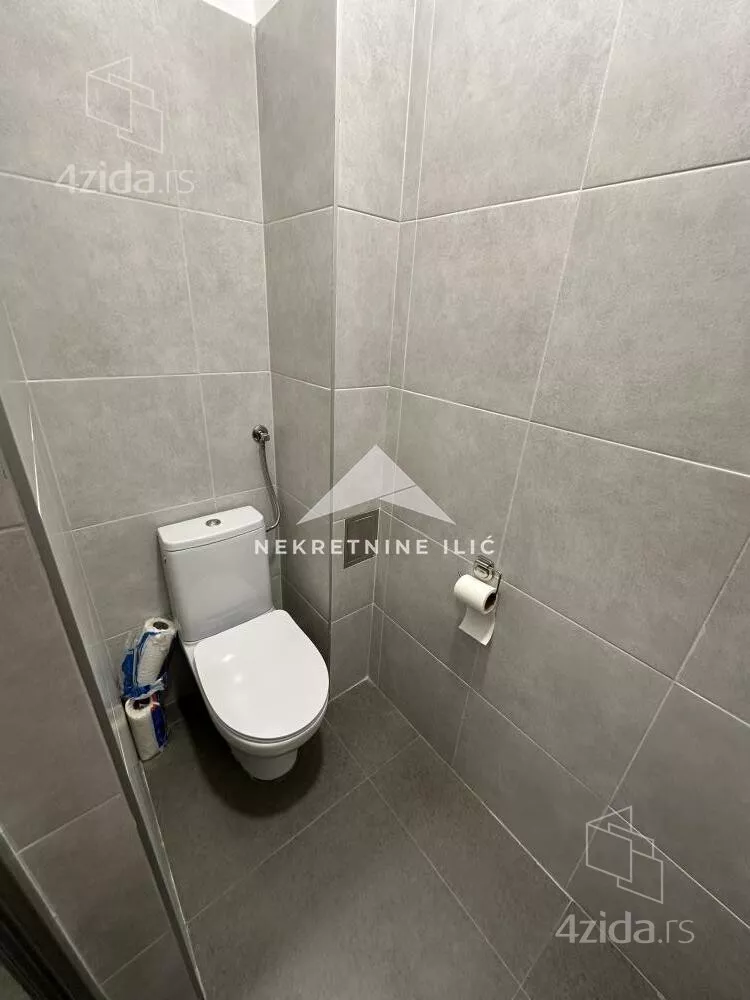 Poslovna zgrada | 4zida