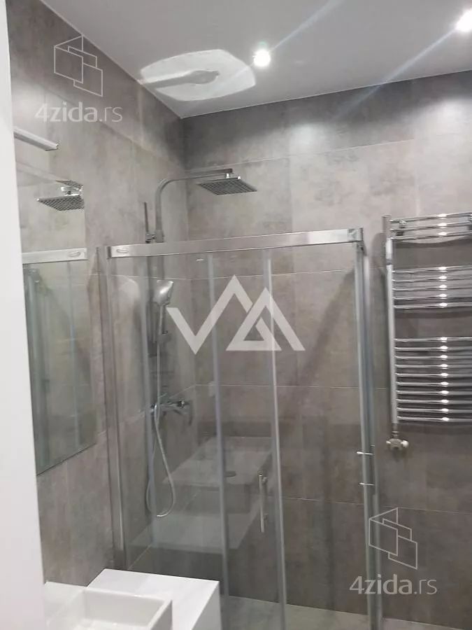 Šestosoban stan | 4zida