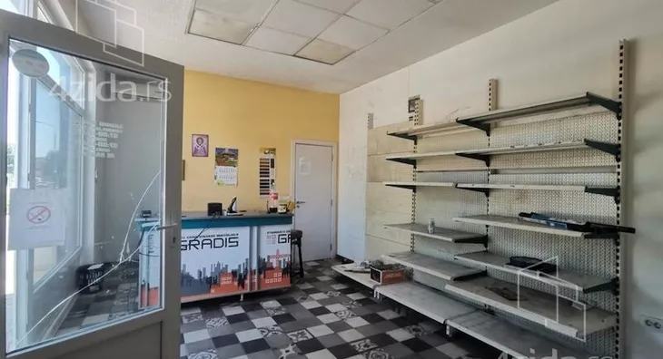 Poslovna zgrada | 4zida