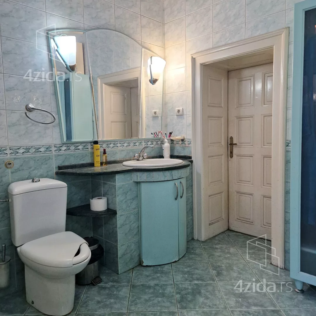 Šestosoban stan | 4zida