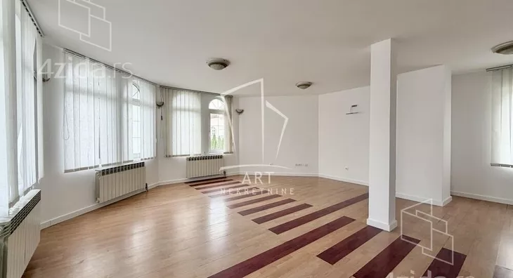 Poslovna zgrada | 4zida