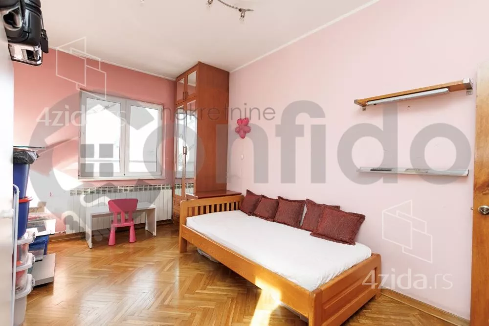 Petosoban stan | 4zida