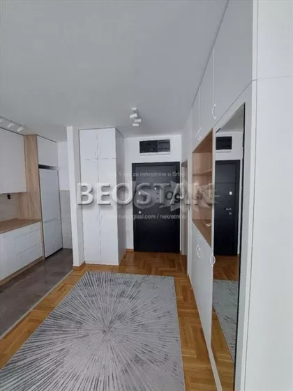 Cara Dusana | 4zida.rs