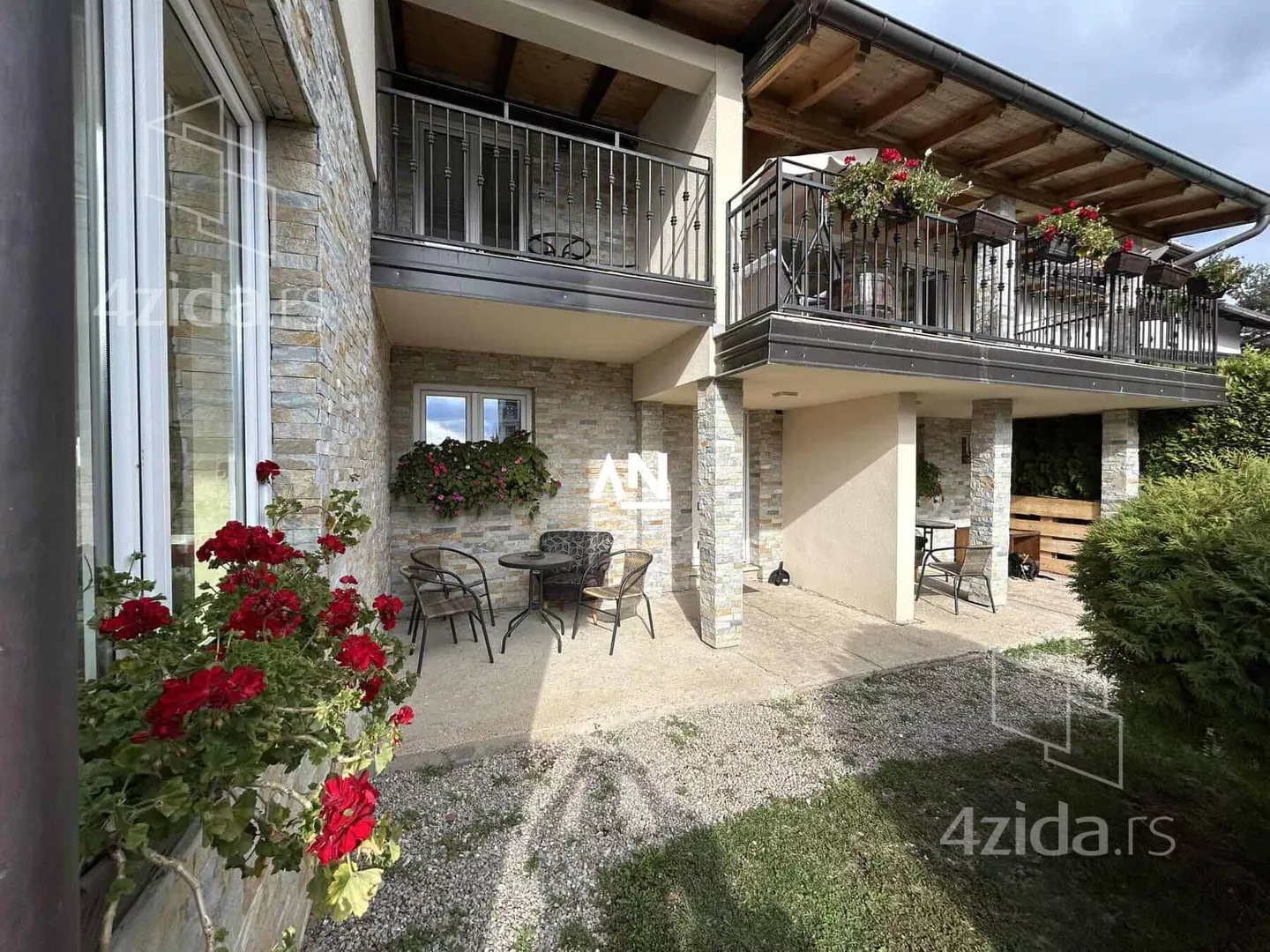 Kuća · 260 m² · Čajetina