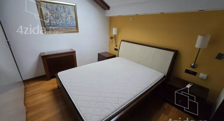 Šestosoban stan | 4zida