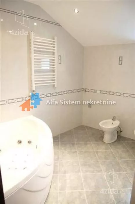 Šestosoban stan | 4zida