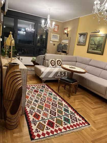 Lasla Gala | 4zida.rs