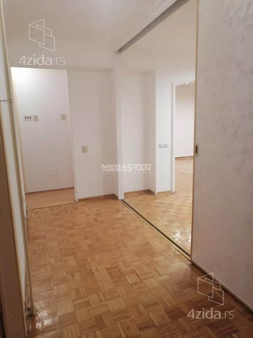 Četvoroiposoban stan | 4zida