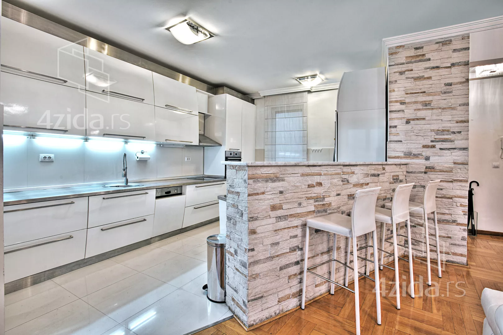 Petosoban stan | 4zida