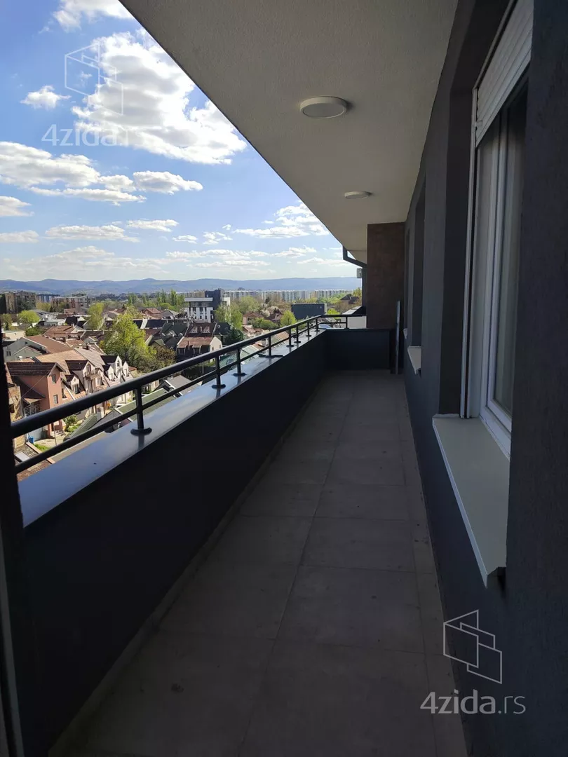 Četvoroiposoban stan | 4zida