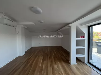 Kraljice  Jelene | 4zida.rs