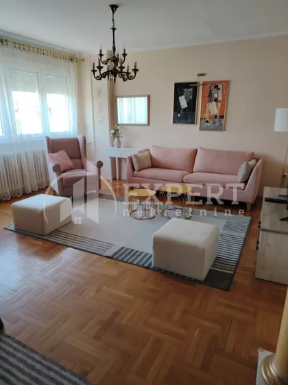 Trg učitelja Tase | 4zida.rs