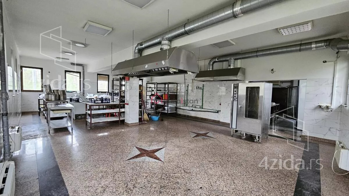 Poslovna zgrada | 4zida