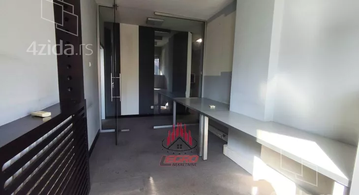 Četvoroiposoban stan | 4zida