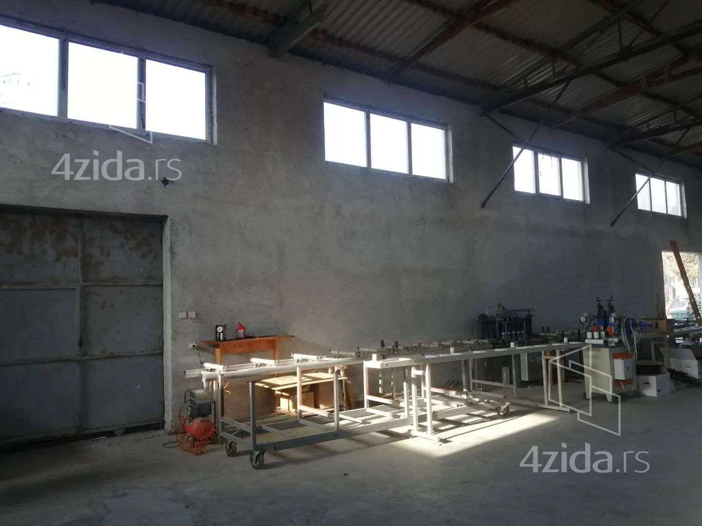 Poslovna zgrada | 4zida