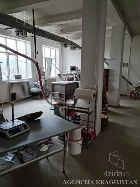 Poslovna zgrada | 4zida