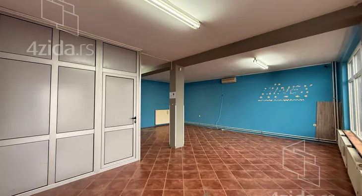 Poslovna zgrada | 4zida