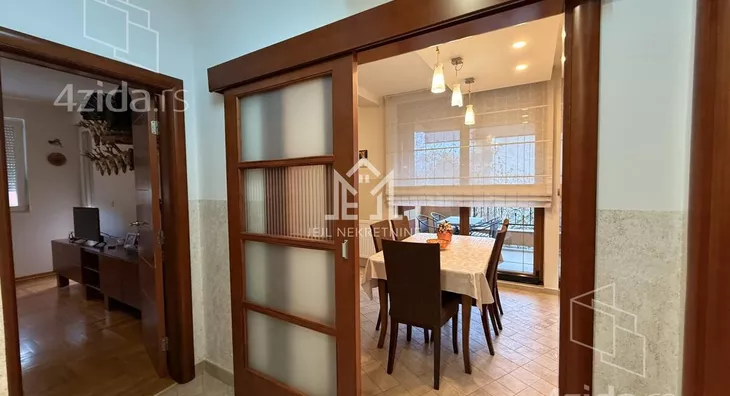 Petosoban stan | 4zida