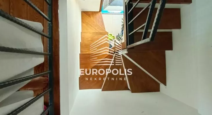 Šestosoban stan | 4zida