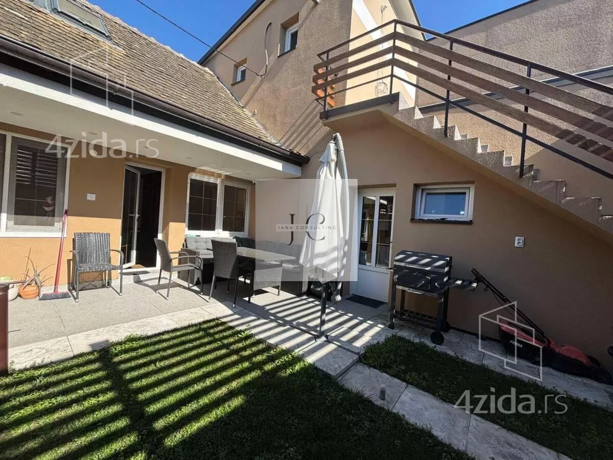 Petosoban stan | 4zida