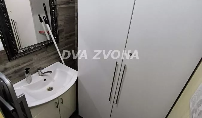 Lokal | 4zida