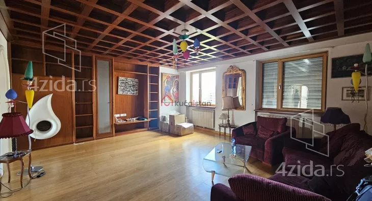 Sedmosoban stan | 4zida