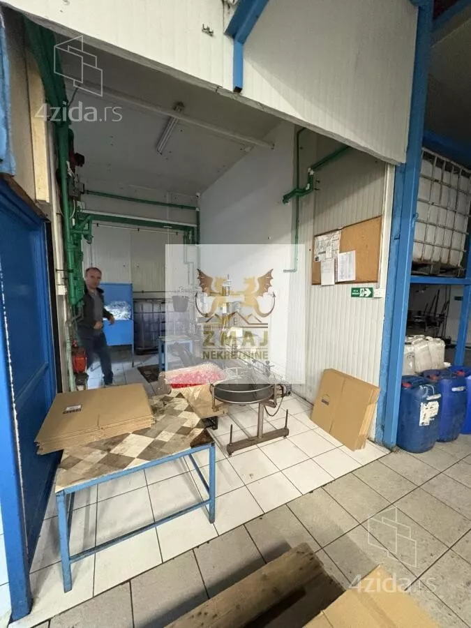 Poslovna zgrada | 4zida