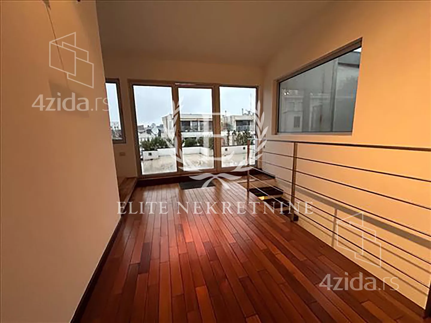 Petosoban stan | 4zida