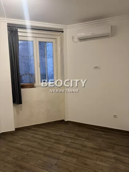 Vase Čarapića | 4zida.rs