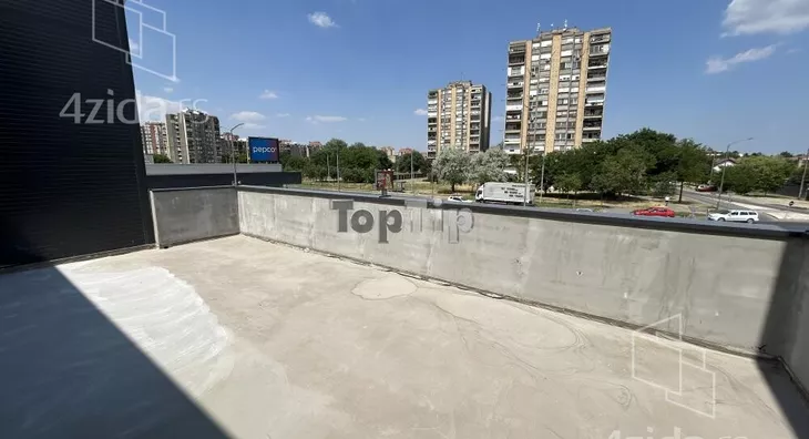 Poslovna zgrada | 4zida