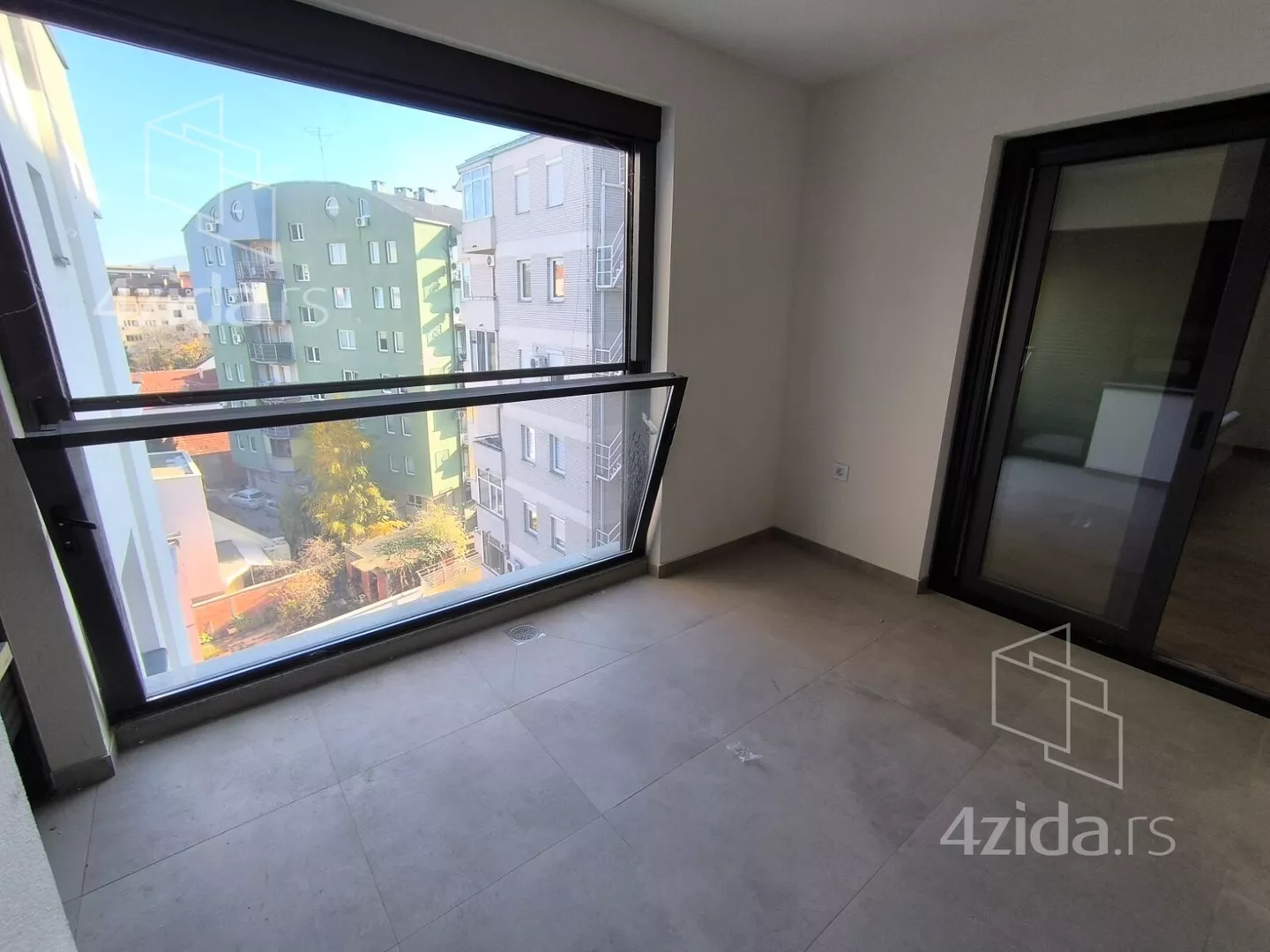 Petosoban stan | 4zida