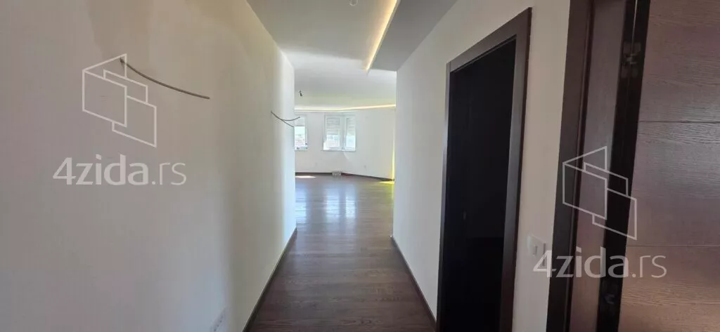 Šestosoban stan | 4zida