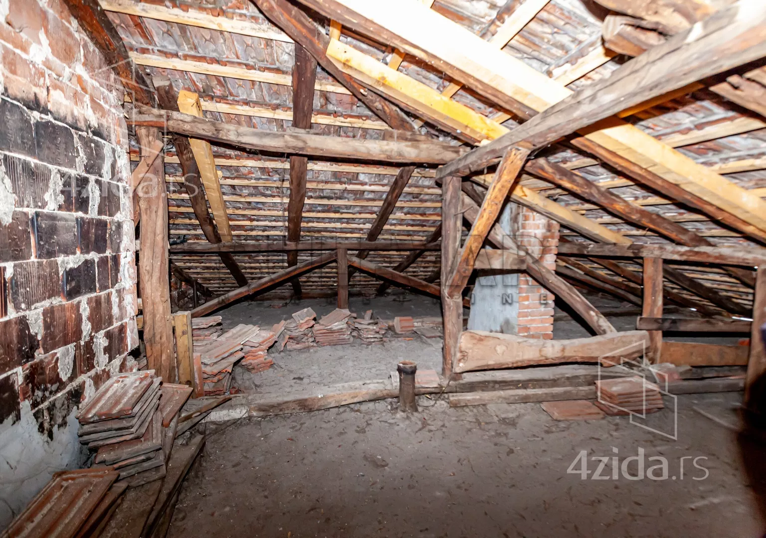 Troiposoban stan | 4zida