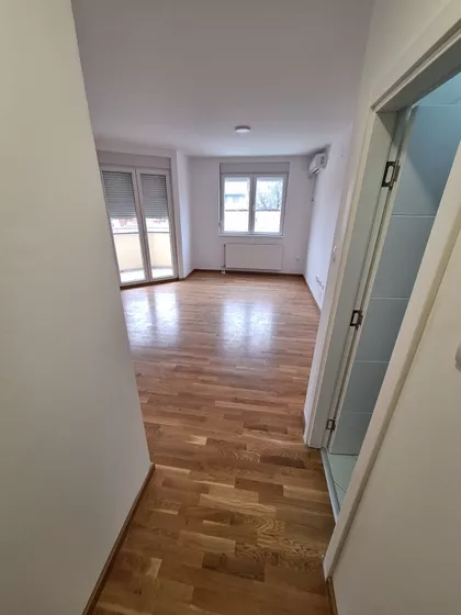 Heroja Pinkija | 4zida.rs
