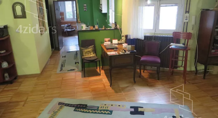 Šestosoban stan | 4zida