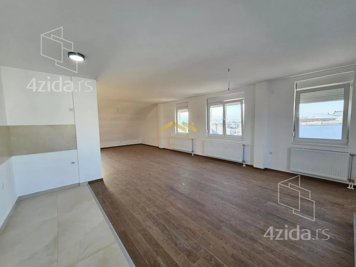 Šestosoban stan | 4zida