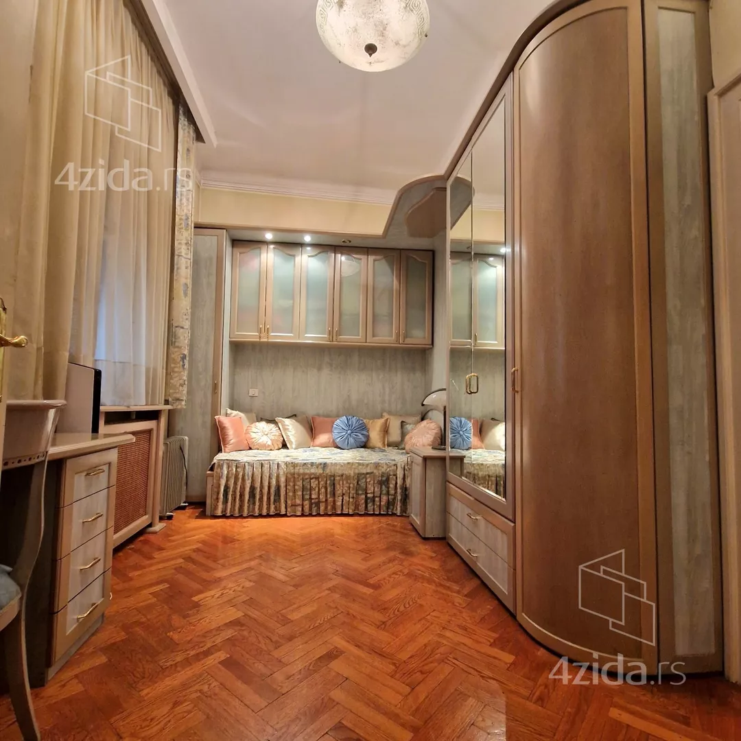 Šestosoban stan | 4zida