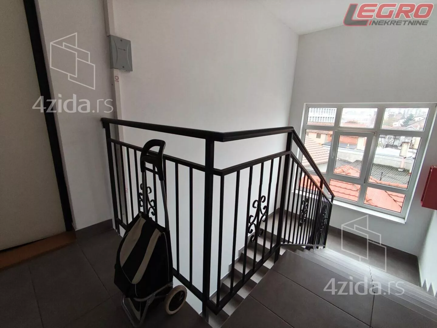 Petosoban stan | 4zida