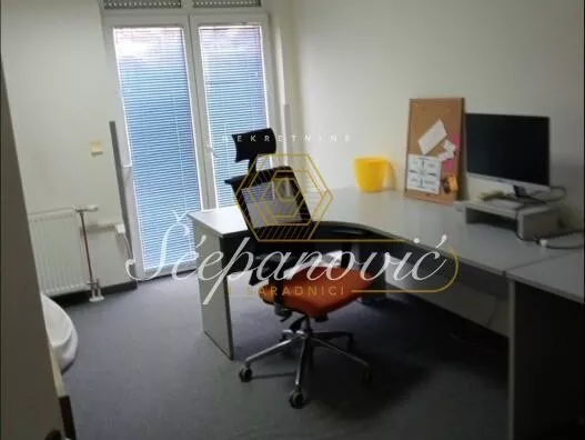 Poslovna zgrada | 4zida